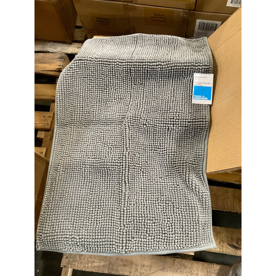 Room Essentials Chenille Bath Rug “Case”