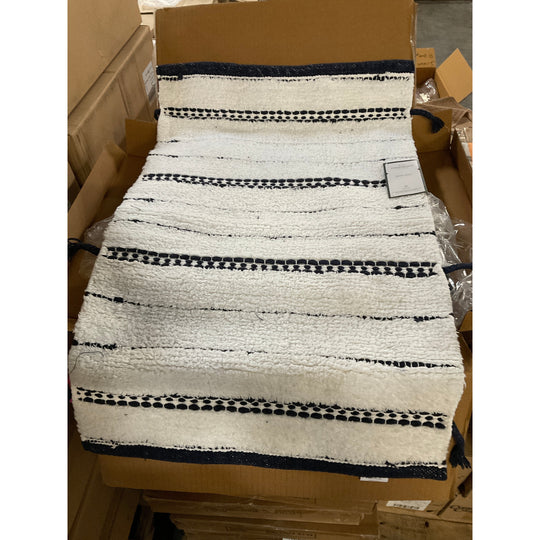 Threshold Navy/White Bath Rug (189962) *CASE*